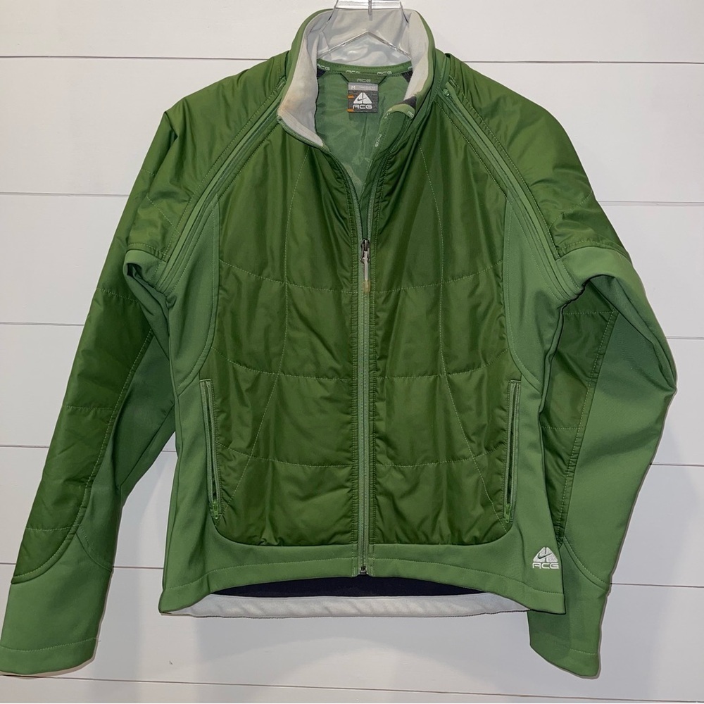 Nike ACG Women’s Green Quilted Convertible Vest or Jacket Size Medium